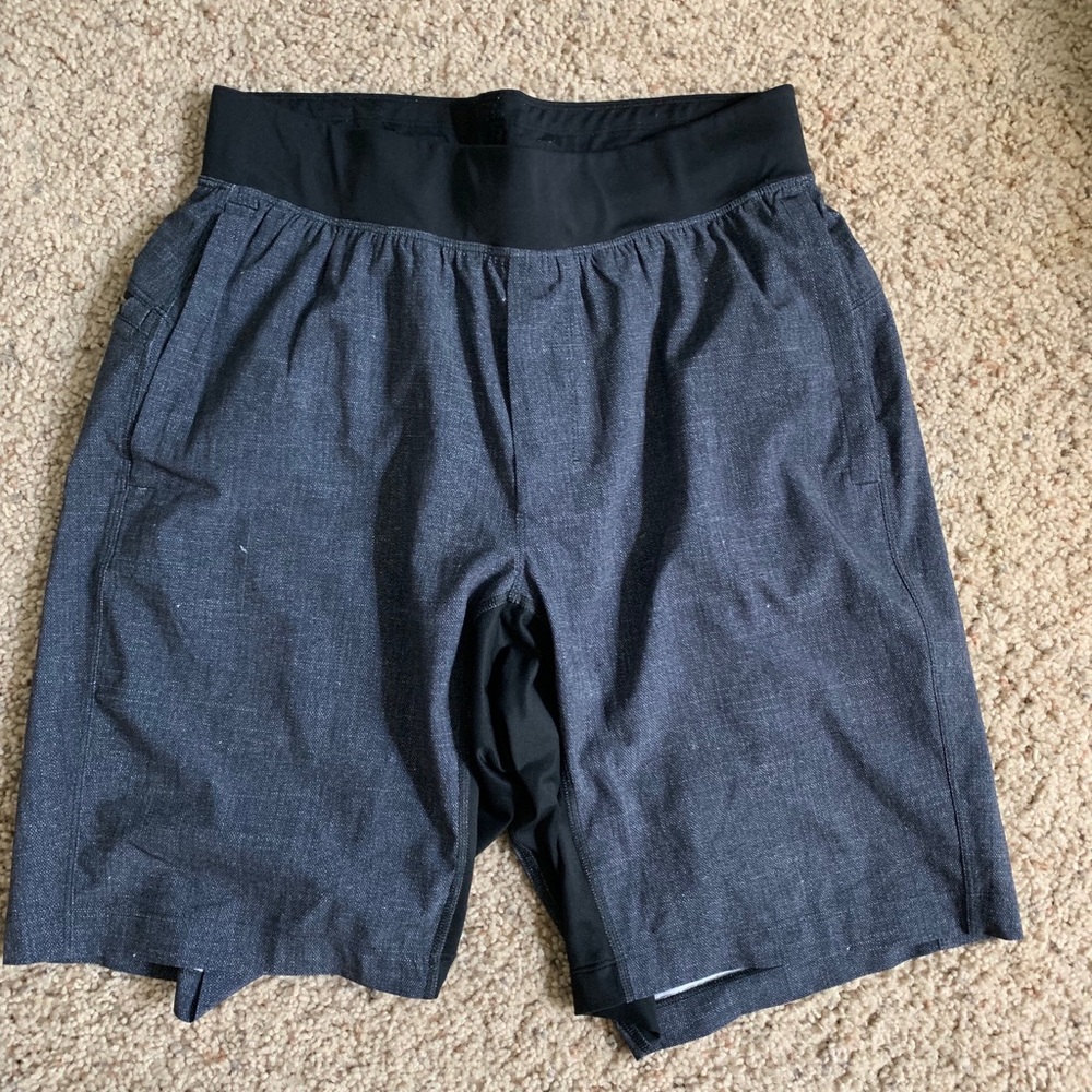 Lululemon Athletic Shorts w liner